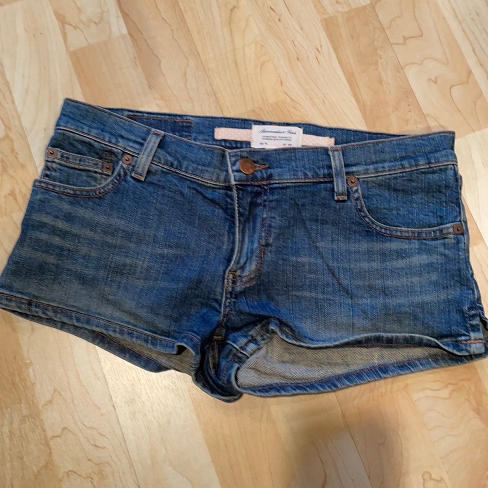 mini denim shorts size 6 stretch name written in as shown